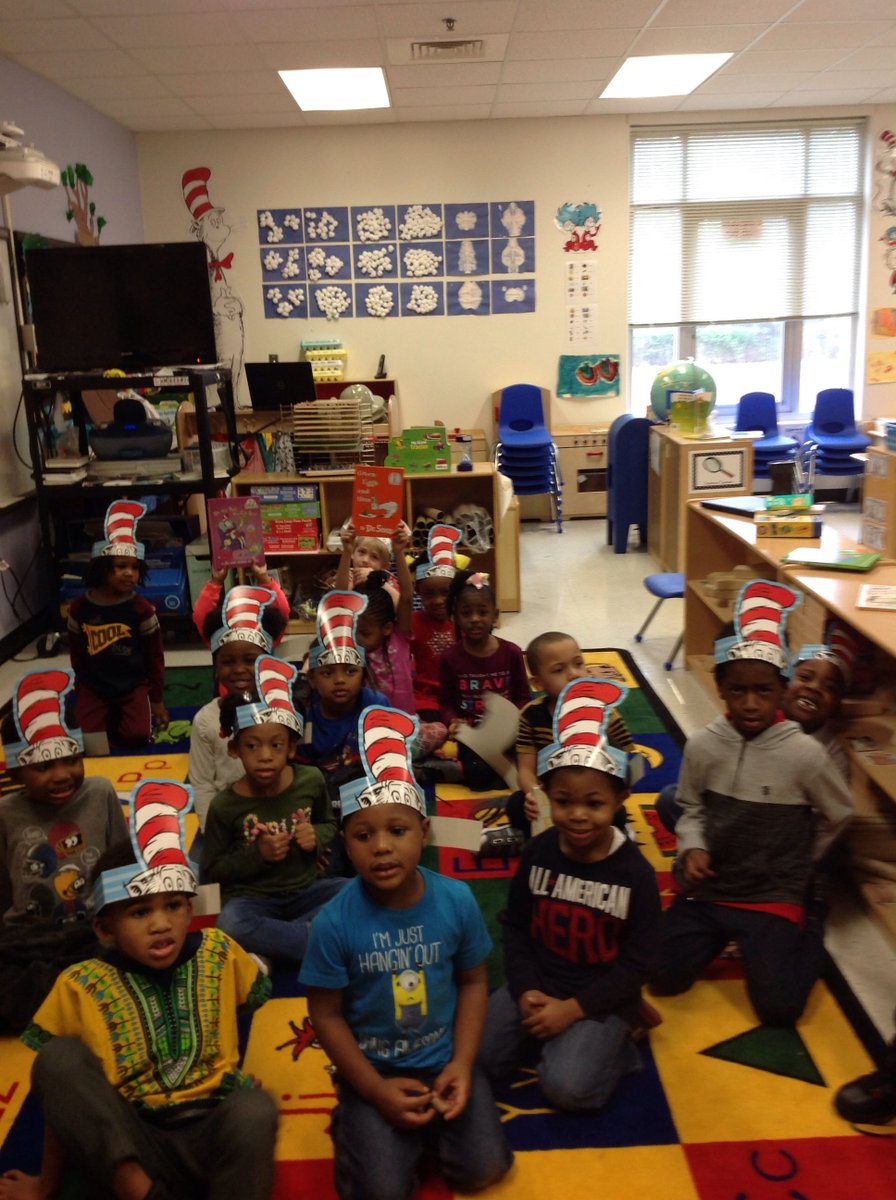 reslibrary1's tweet photo. Librarians collaborate for Read Across America @RES_Royals ! https://t.co/vixgnc4eUJ