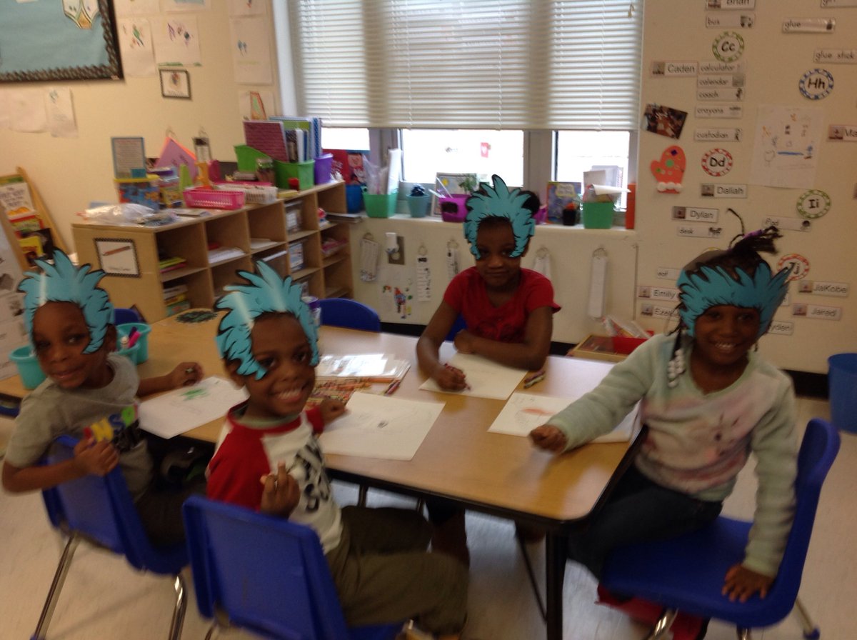 reslibrary1's tweet photo. Librarians collaborate for Read Across America @RES_Royals ! https://t.co/vixgnc4eUJ