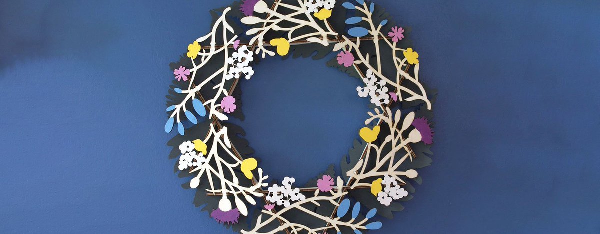 Hidden_Art_Shop's tweet photo. You will never have to sweep the floor for fallen leaves and flowers with this beautiful hand painted wildflower #Spring #Wreath by @Gilbert13design  that blooms through the seasons. https://t.co/eaeJ3CR6to https://t.co/Fd7CwZ2ANQ