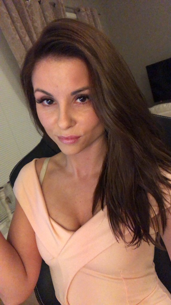 Lizelda20's tweet photo. Live guys! 
https://t.co/nYDgEiZhvh https://t.co/3CS6i4Qh0f