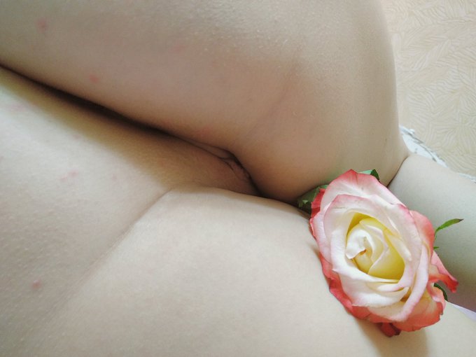 So hot photo with flowers😏  Make retweet and help us!  @Sexthing69 @PaulPromotes @PromosRTs @AdultModelProm1<a href="/tag/sexy"class="tags"><span>#sexy</span></a><a href="/tag/homemade"class="tags"><span>#homemade</span></a><a href="/tag/butt"class="tags"><span>#butt</span></a><a href="/tag/asshole"class="tags"><span>#asshole</span></a><a href="/tag/ass"class="tags"><span>#ass</span></a><a href="/tag/horny"class="tags"><span>#horny</span></a><a href="/tag/nsfw"class="tags"><span>#nsfw</span></a>