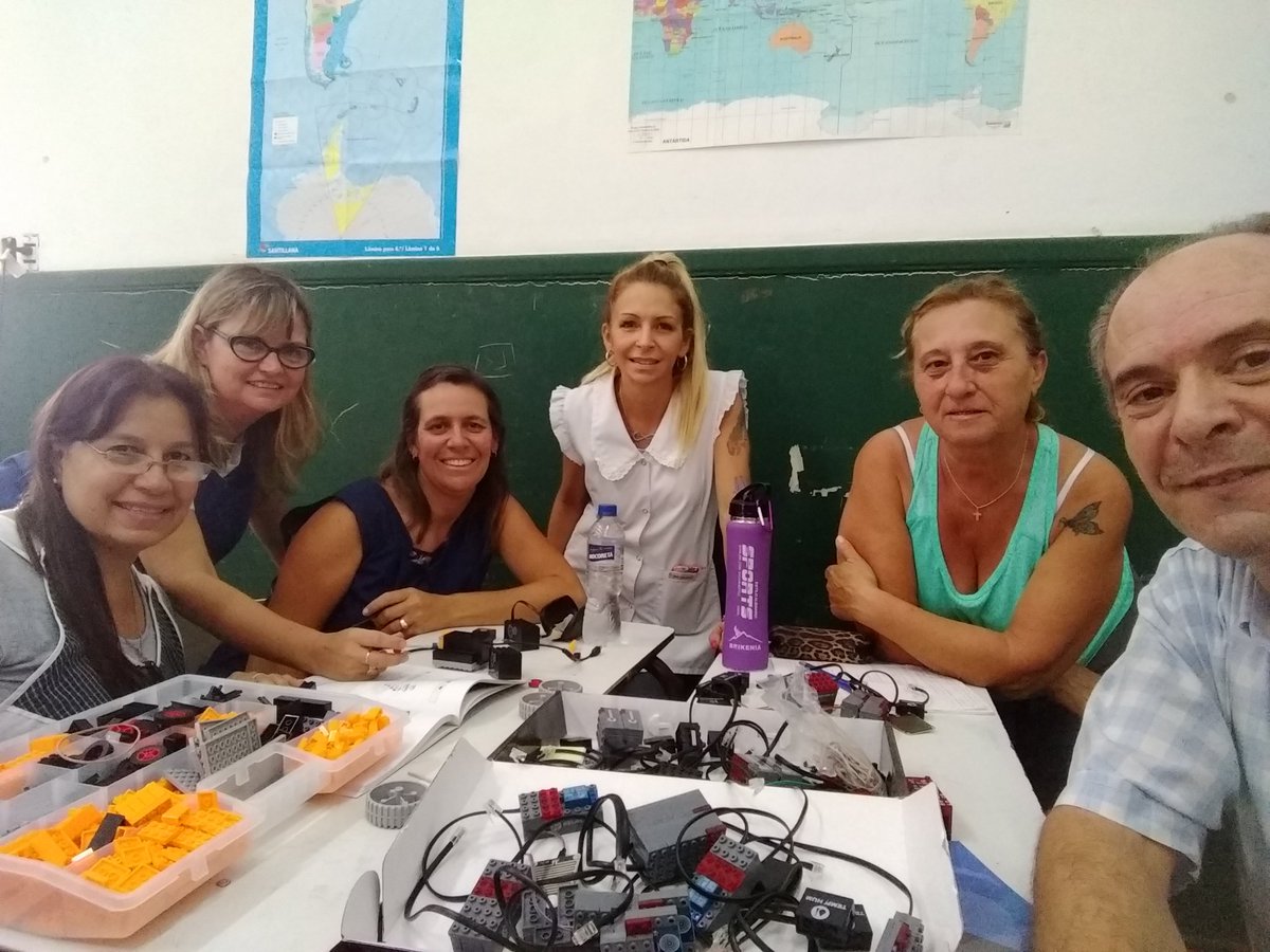 JD_Baradero's tweet photo. Con mucho entusiasmo docentes Promarias de Baradero se capacitan en Robótica en la EP 1
#RobóticaEducativa #VolvemosAClases #QueEmpiecenLasClases @BAeducacion @BAregion12 @gzinny @adriana_frega https://t.co/ZGdARJGMXb