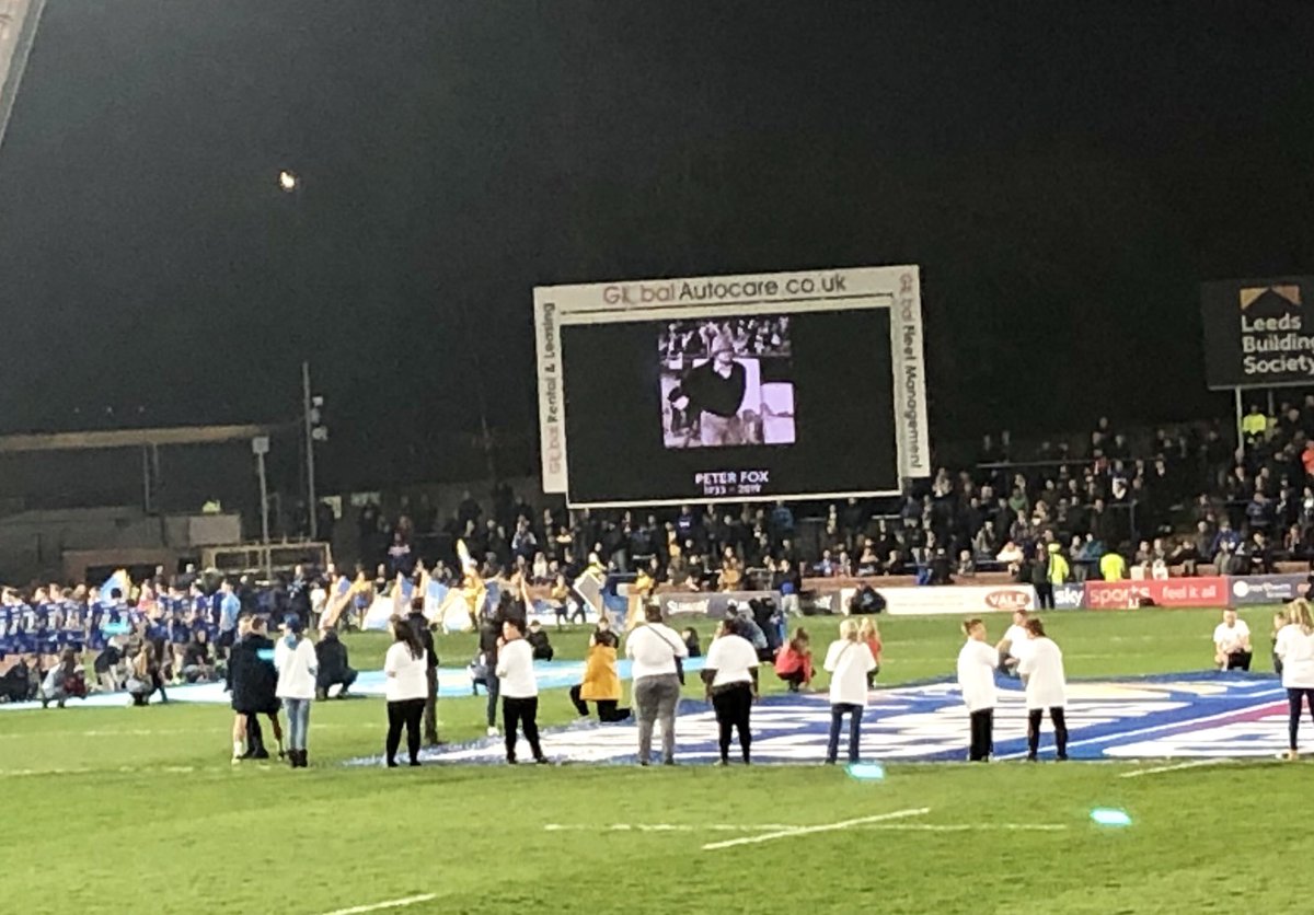 GregMulholland1's tweet image. A minute’s silence at #Headingley @EmeraldStadium for #rugbyleague legend #PeterFox 🏉👏🏻