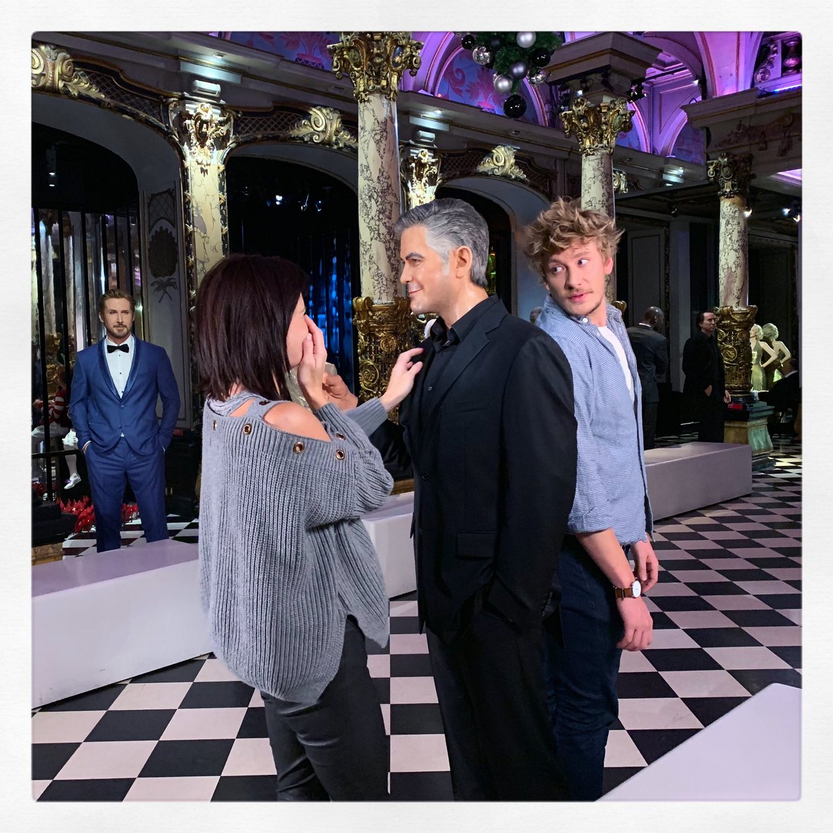 C’est parti pour #SSH 🎉🎉🎉 J’attends vos réactions toute la soirée devant nos expériences folles avec le seul, l’unique #Messmer ! @Jeanfi_Janssens <a href="/max_boublil/">Max Boublil</a> #VincentLagaf <a href="/alexgoude/">Alex Goude</a> <a href="/ChristineBravo7/">Christine Bravo</a> <a href="/delphinechaneac/">delphine chaneac</a> @TuPeuxTweeterG <a href="/DennyImbroisi/">Denny Imbroisi</a> #StarsSousHypnose