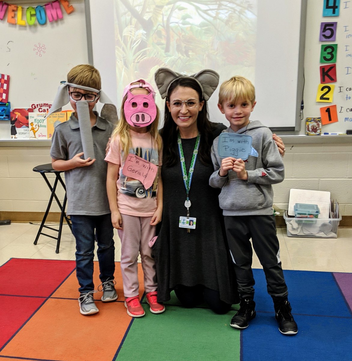 LMESArt's tweet photo. My daughter, Caroline, and I dressed as Gerald and Piggie for book character dress up today! I ran into some other adorable elephants and piggies today too! 🐷🐘❤️ #mowillems https://t.co/RTxsZDm0hO