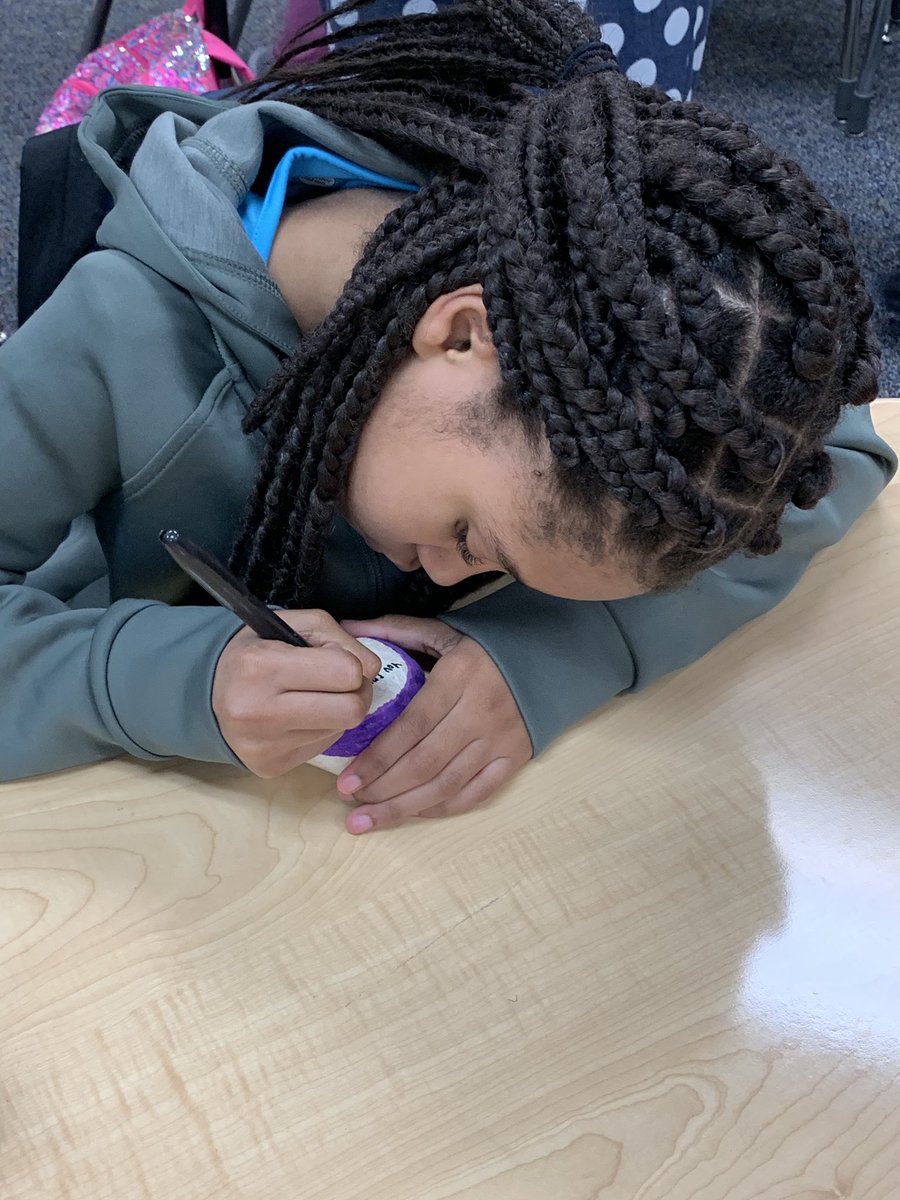 SumrallScholars's tweet photo. BETA Club working on a Kindness Project. @RCE_Dolphins https://t.co/NSw1ueY1KJ