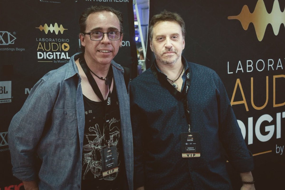 El martes pasado fuimos invitados a la ignauracion de un nuevo espacio para probar y experimentar con sus productos digitales, #AudioLab #MusicClubOn #experienciamusicclub muchas gracias, no dejen de visitar a Music Club Stores Oficial 
Siempre cordiales.