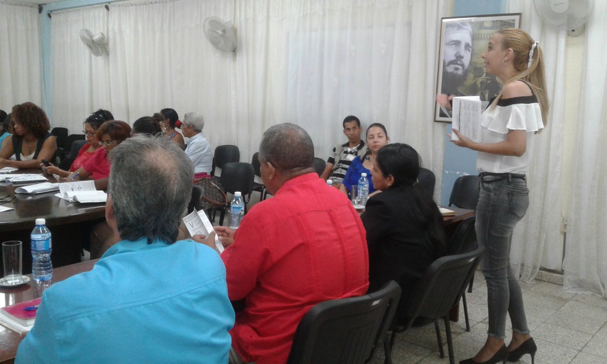 UG_Cuba's tweet photo. Presenta en Conferencia de Prensa la M. Sc. Margarita Viel Fajardo @mviel5 jefa del DEPCOM de la @universidadgtmo la Campaña Institucional por la celebración del #40_Aniversario de la fundación de la UG  #SomosContinuidad @CubaMES @DiazCanelB @jsaborido50 @marthadelcmv @mibalbin https://t.co/NeEGio64qK
