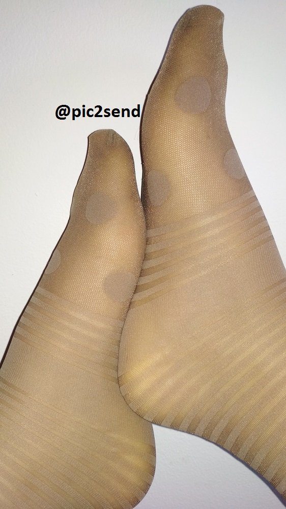 pic2send's tweet image. Any nylon lovers? :* :* :*
DM for more babe 
#nylonwomen #nylonjapan #nylon #nylonfeet #nylonfoot #nylonsoles