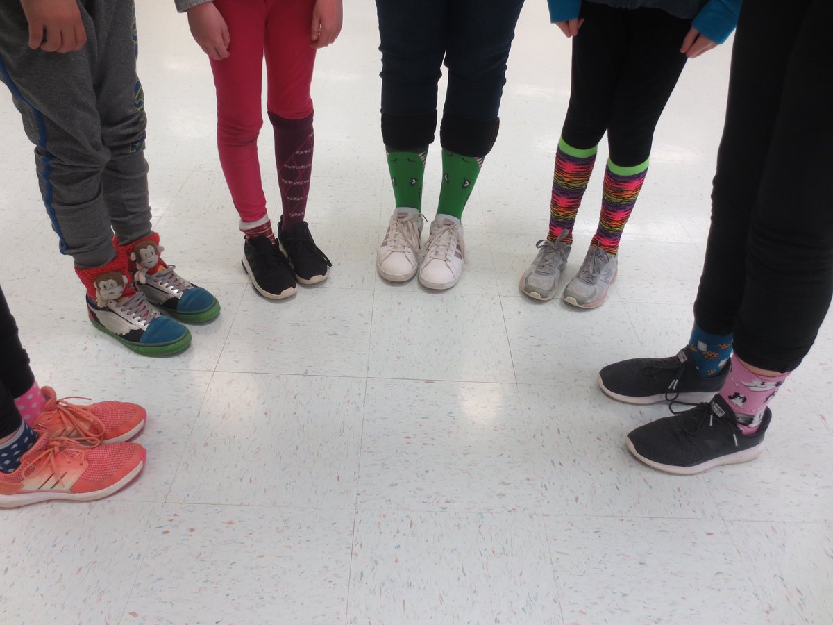 KingsGlenES's tweet image. Not to be “outsoxed” these kiddos stepped into the #ReadAcrossAmericaDay celebration! #KGFun