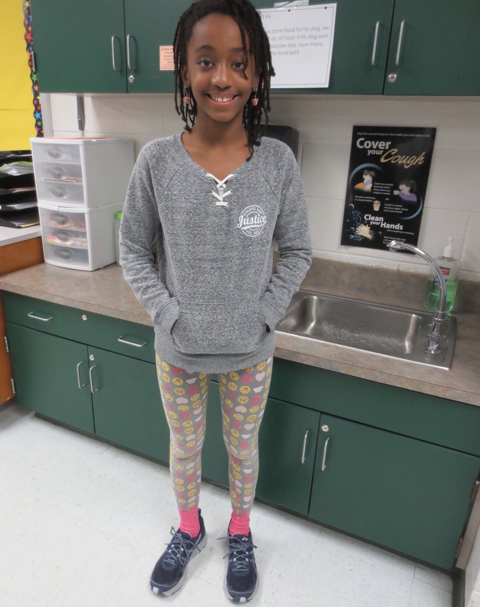 KingsGlenES's tweet image. Not to be “outsoxed” these kiddos stepped into the #ReadAcrossAmericaDay celebration! #KGFun