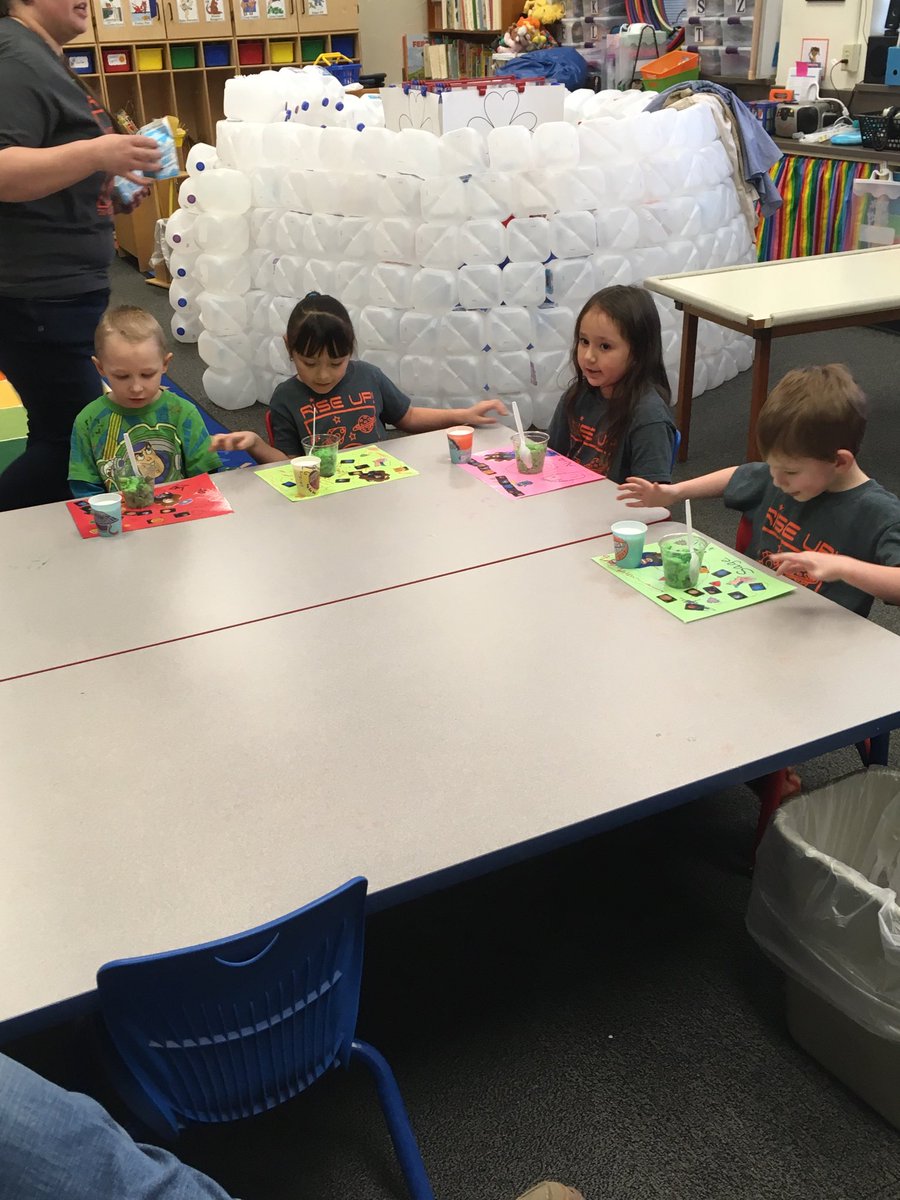 CrystalLHoffman's tweet photo. Nothing beats Green Eggs and Ham for snack time! Happy Birthday, Dr. Seuss!! ⁦@USD482Dighton⁩ #prek #DEShornet https://t.co/tGoQaQInnk