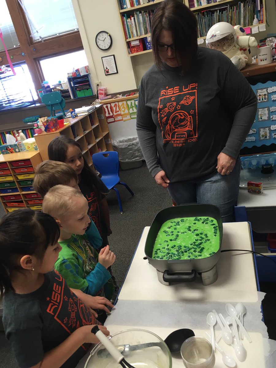 CrystalLHoffman's tweet photo. Nothing beats Green Eggs and Ham for snack time! Happy Birthday, Dr. Seuss!! ⁦@USD482Dighton⁩ #prek #DEShornet https://t.co/tGoQaQInnk