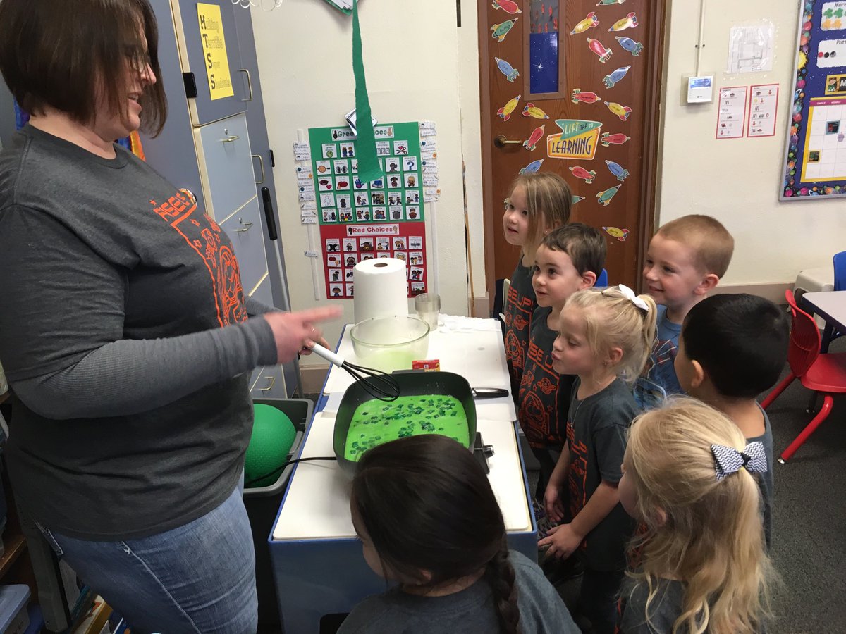 CrystalLHoffman's tweet photo. Nothing beats Green Eggs and Ham for snack time! Happy Birthday, Dr. Seuss!! ⁦@USD482Dighton⁩ #prek #DEShornet https://t.co/tGoQaQInnk