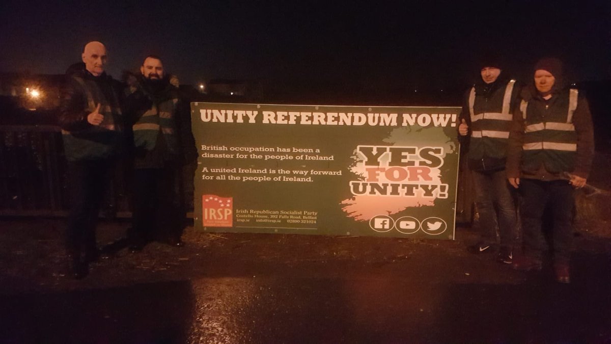 UnityYes's tweet photo. #YesForUnity activists this evening braved the weather and erected billboards in Lifford Co.Donegal calling for a Unity Referendum Now!
#UnityReferendumNow https://t.co/SjGXC4fiX0