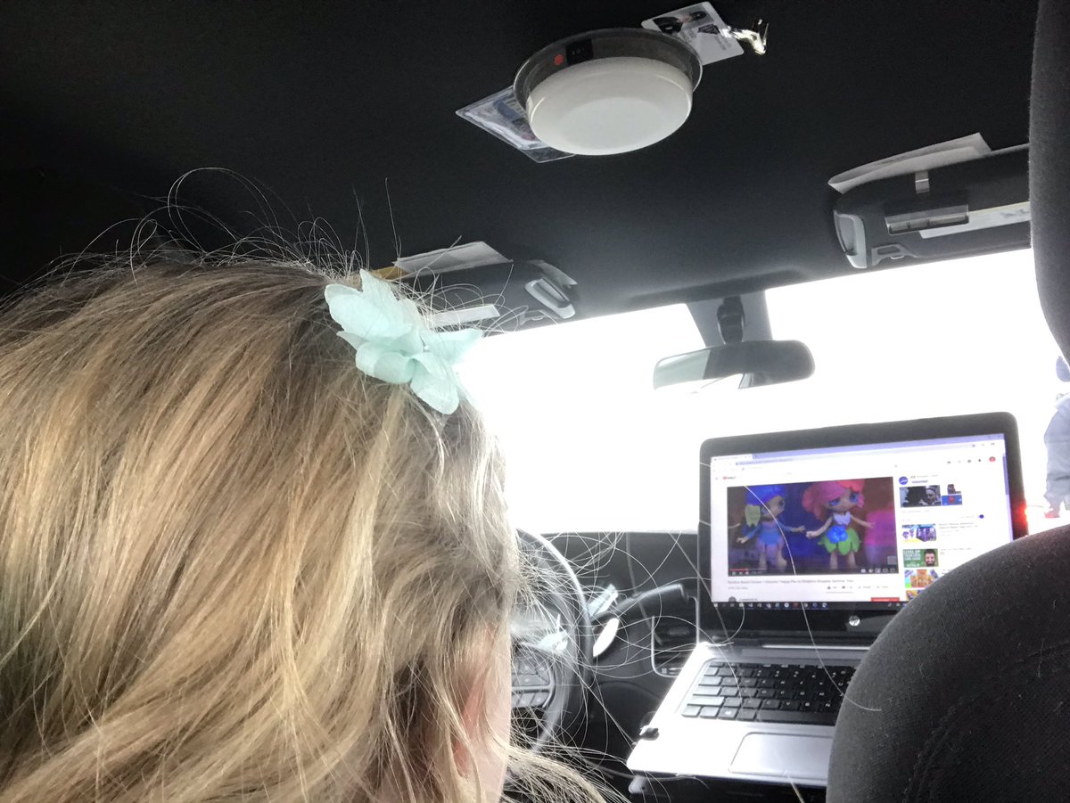 ISPEvansville's tweet photo. So what do you do when you come across a disabled motorist with no gas and a 4-year-old that’s cold? Well, she gets to sit in my nice warm car and watch YouTube videos until her grandma picks her up. She knew exactly what she wanted to watch too. https://t.co/rzuEbMk30q