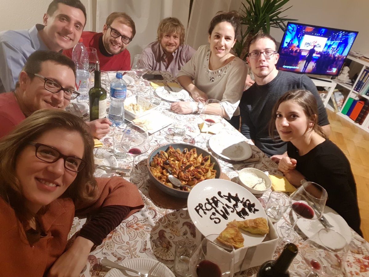pavivas_'s tweet photo. #propaganda @welikeduel @makkox  @zdizoro immigrati a norma nella rossa Svizzera 🇨🇭 #pastànormà #propagandalive #zdizoro pubblicateci! https://t.co/xxC5z5882B