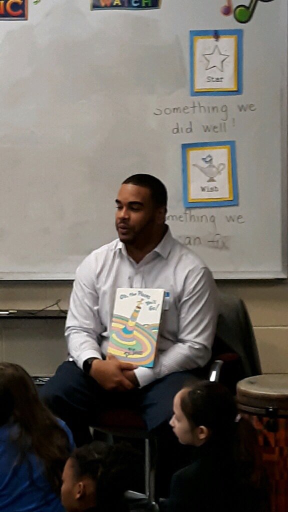 ctserc's tweet photo. Celebrating #ReadAcrossAmericaDay at #EastHartford’s Mayberry School! It’s also Dr. Seuss’s birthday; SERC’s Eben McKnight read “Oh, the Places You’ll Go!” and Nikki Hendry read “The Sleep Book.” We offer inspiration AND relaxation.😊 #SERCfamily #Mayberrypride #ReadAcrossAmerica https://t.co/RaaC02dGS2