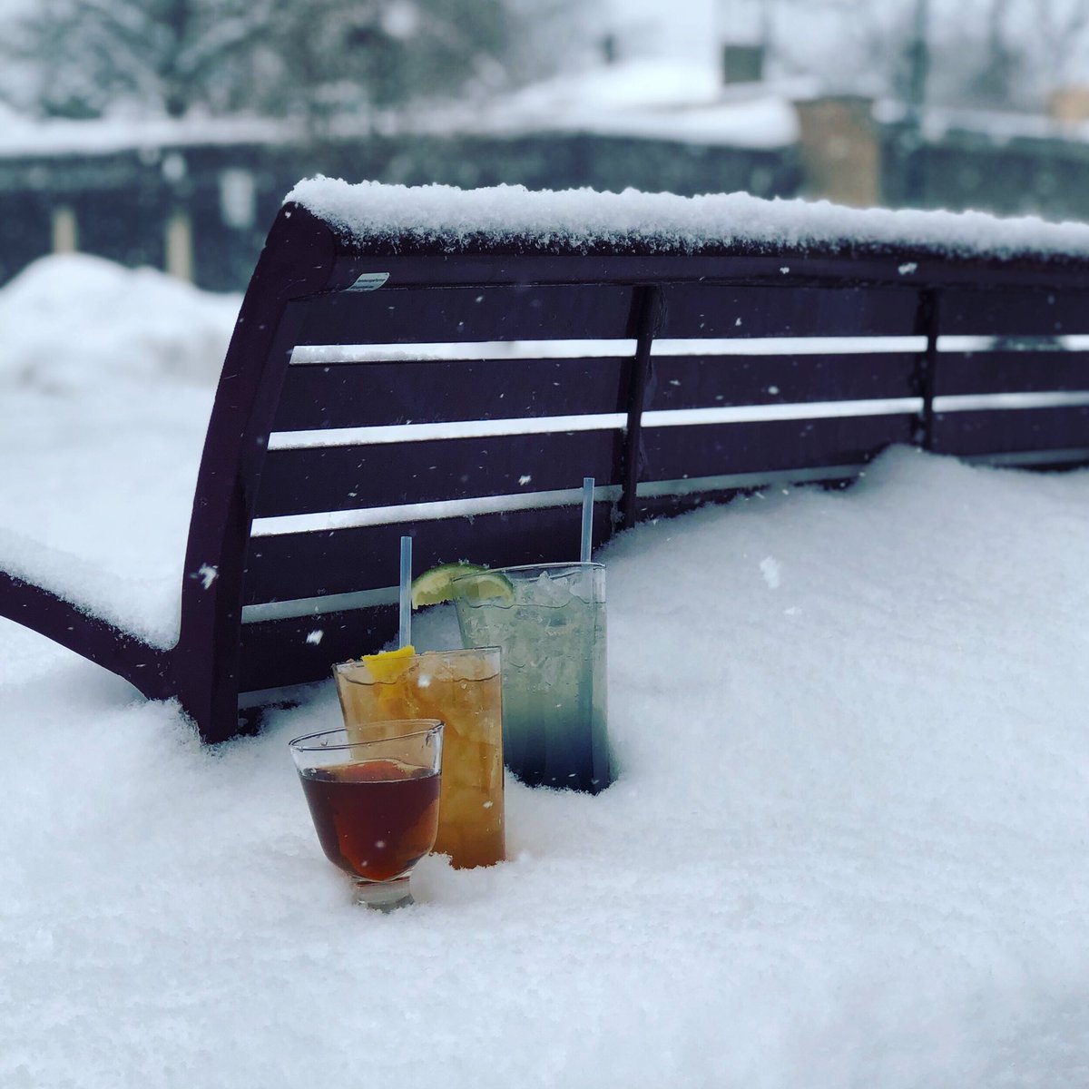 WineAndGarden's tweet image. RT^@longfellowgrill: New feature drinks!
The martinez, Nashville comfort, and Stormy morning (fitting for today)
@southerncomfort @JCarverSpirits 
#featuredrinks #longfellowgrill #moresnow #snowglobe