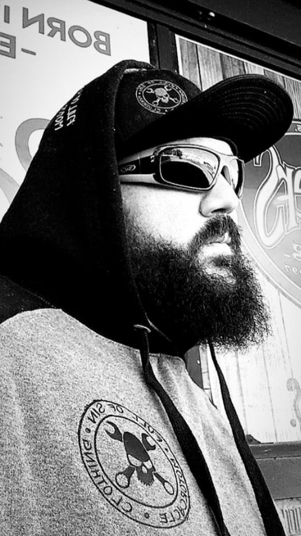 FullofSin_MC's tweet photo. Big Dan and that Full of Sin Motor Co Rotas flat bill and hoodie. https://t.co/Cb5bWiY4RB 

#FullofSinMotorCo #Rotas #hoodie #hat #motorcycle #biker #clothing #apparel #Indian #HarleyDavidson #motorcycles https://t.co/h6cqnlNuGY