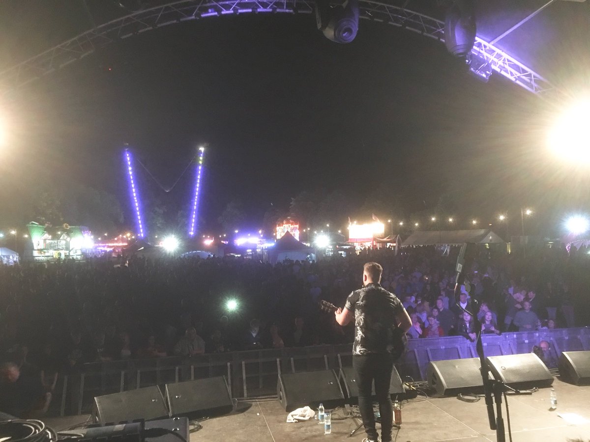 WitneyMusicFest's tweet photo. "@WitneyMusicFest" Would You Like to Perform @WitneyMusicFest ? #Oxford in front of a Massive Crowd ๐ธ Fri 14th / Sat 15th June - OxFactor & Battle of the #Bands Competitions #OxfordMusic https://t.co/gTN9TAGWg3 โฆ @OxTweets Follow Us , RT or DM @muzoakademy @RadioWindrush ๐ต๐ถ https://t.co/cPwzJssKoJ