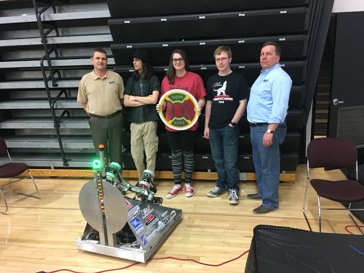 IowaFertilizer's tweet photo. IFCo was proud to donate $2,500 to support Fort Madison High School's "Cyberhounds" Robotics Team. The donation will help the team travel to area competition events. Check out pictures of the team, its robot, and IFCo's Managing Director Darrell Allman. https://t.co/MCFY8iX4Bk