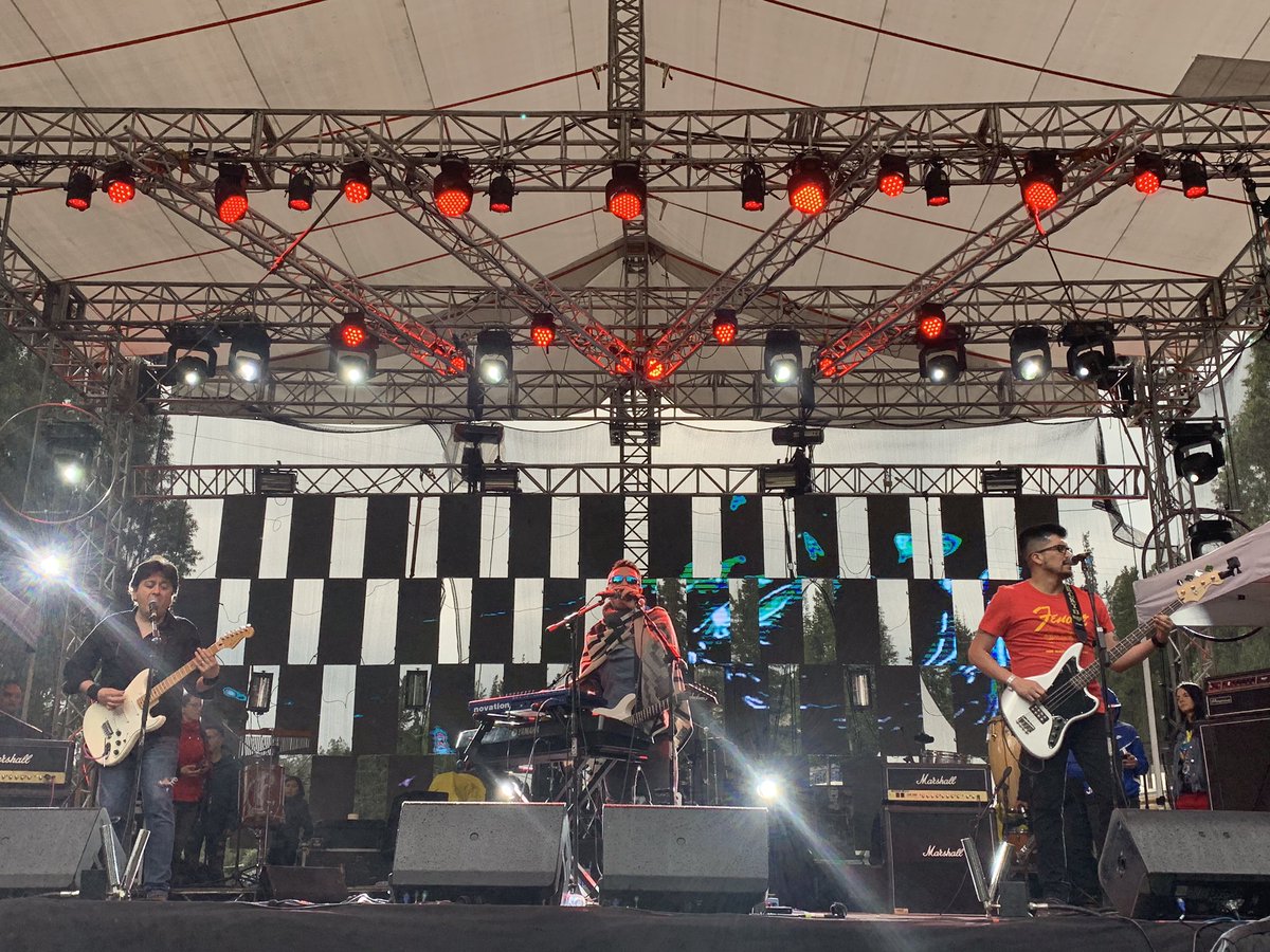 cuencaestodo's tweet photo. Continuamos en esta tarde llena de música y energía. El #Rotofest2019 reúne a varias bandas nacionales e internacionales que deleitan a los presentes con música de calidad, gracias al apoyo de @MunicipioCuenca.

#CuencaEsCultura https://t.co/G6zHm7qlIq