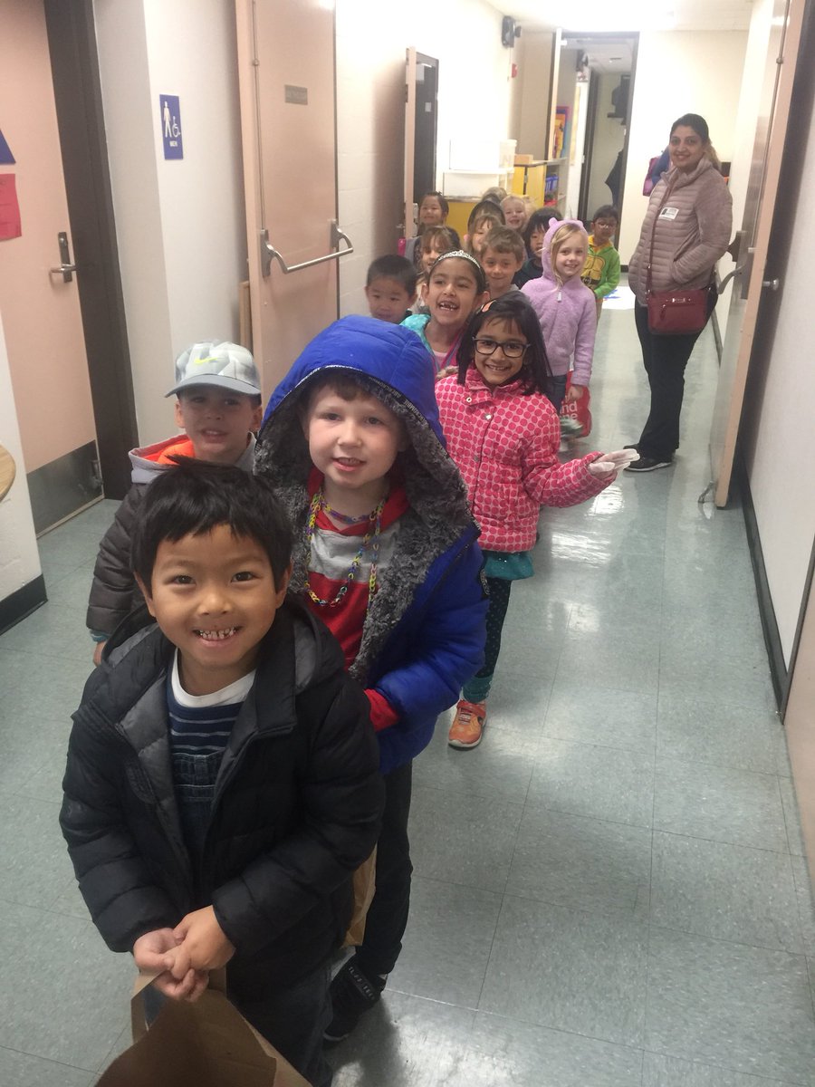 LupinHill's tweet photo. Our Kinder-Tigers on their way to Underwood Farms this morning. 5 year olds excited about veggies 🌽  🍅 Who’d have thunk?? #LupinHill #LVUSD https://t.co/4l00t8e9l3