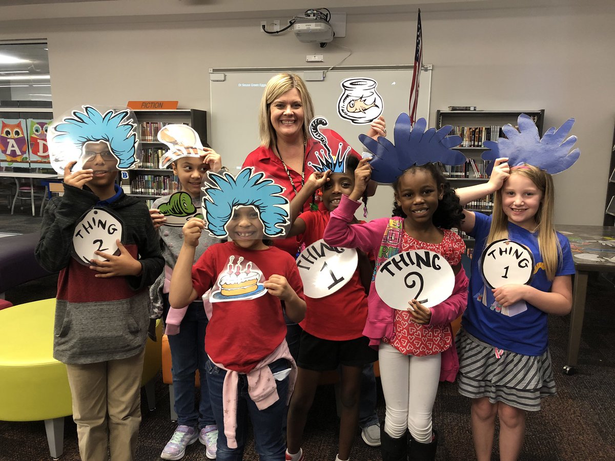 LibraryTera's tweet image. Dr. Seuss fun in the library with 2nd grade for Read Across America day! 📚❤️