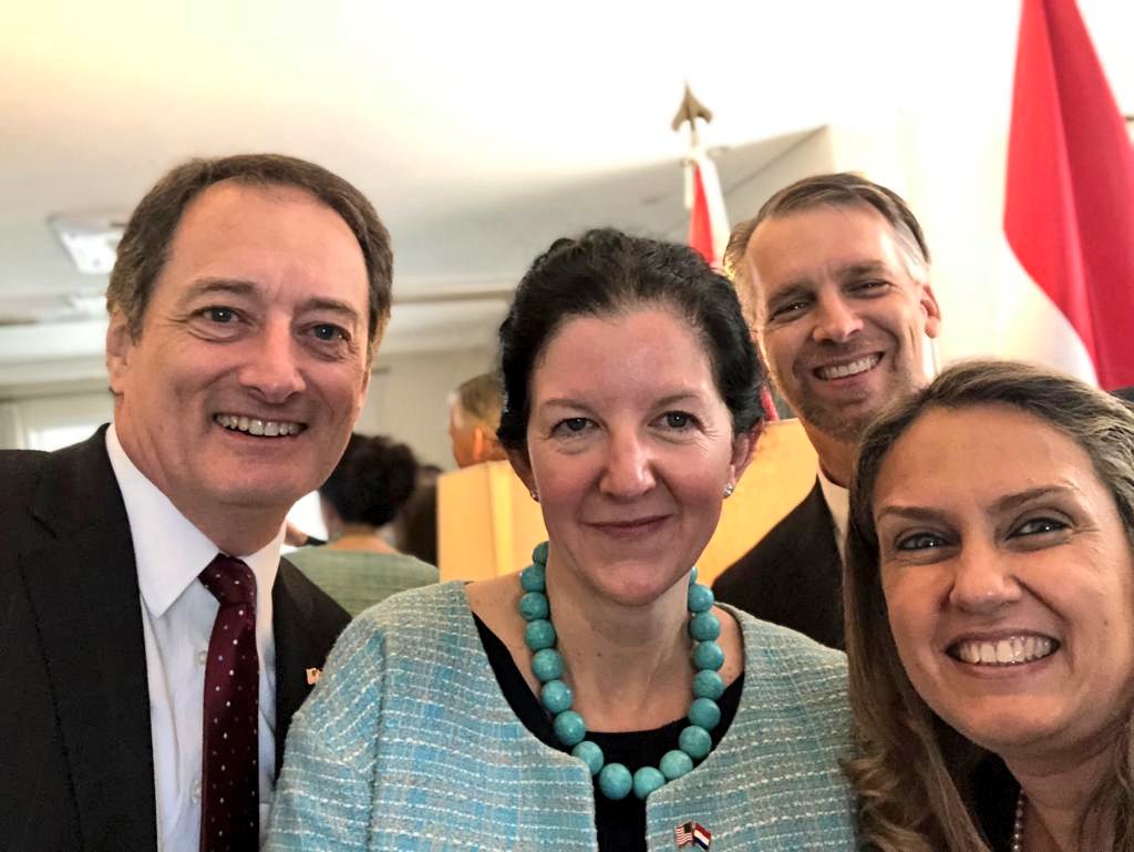 RocioVallejoA's tweet photo. Estuvimos conversando con @WHAAsstSecty, secretaria adjunta para el Hemisferio Occidental del @StateDept, junto con el Consejero en materia económica de @laembajada Shane Hough y @SebAcha, además de un grupo de invitados. Gracias por todo Lee McClenny @USAmbPY #ASBreierEnPy https://t.co/sfd7bef8TF