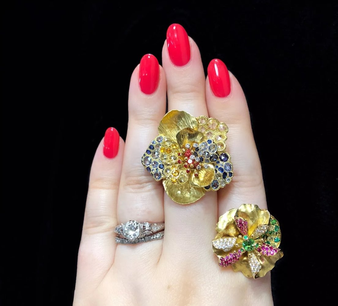 ExtraItaJewelry's tweet photo. It’s #FinallyFriday and we wish you an EXTRAORDINARY weekend! For sure these #Vendorafa flower rings set the perfect tone for a happy weekend! Spotted by @DiamondsintheLi under the Italian Pavilion during @JIS_Show #TheExtraordinaryItalianJewelry #madeinitaly https://t.co/yThGLxg5qT