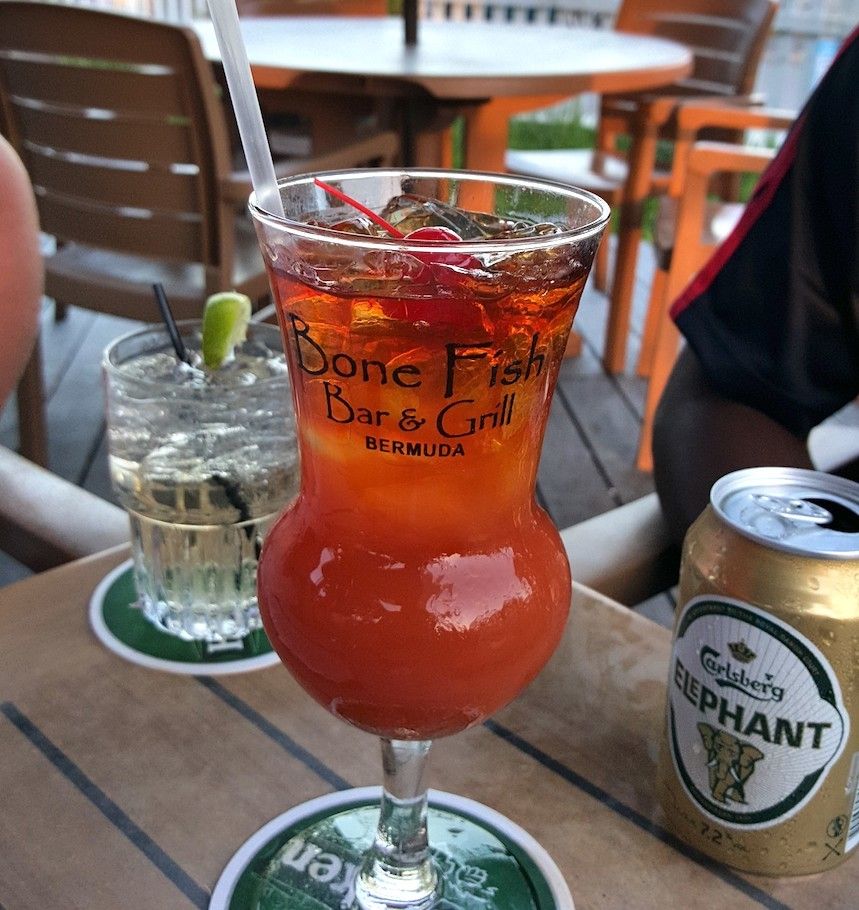 enterbermuda's tweet photo. What could be better on a Friday night than a perfect Bermuda Rum Swizzle? Can't be here? We've got covered with the history of Bermuda's #NationalDrink &amp; Gosling's DIY recipe!  https://t.co/D9W8Tf0LVo #Bermuda #RumSwizzle #FridayDrinkRecipe #FridayFun #FridayNight #Paradise https://t.co/emHsIpPs7Z