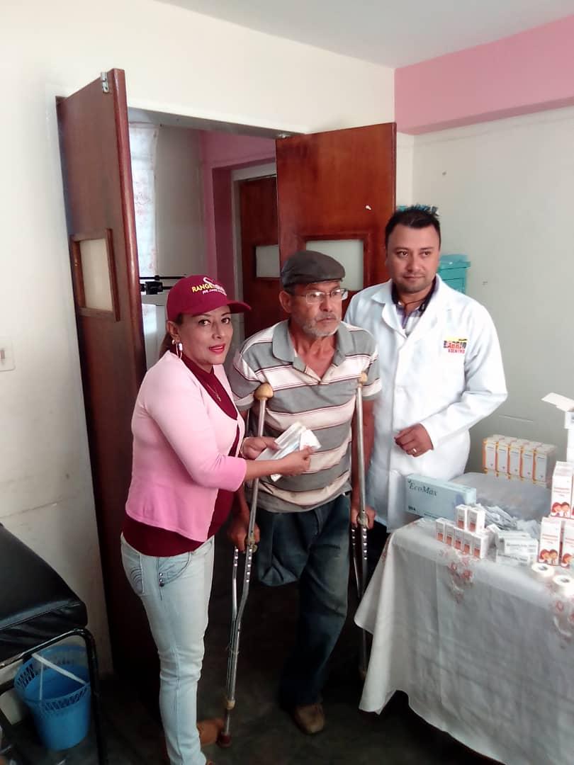 Fundasaludtru's tweet photo. #1Marzo Demostrando que #EnTrujilloLaSaludEsPrioridad se realiza entrega de insulina en la Parroquia Jajo a cargo de su madrina Lcda @AleidaPerezz Trabajo articulado @Fundasaludtru e @IMET2014 
@ajacquep https://t.co/fWhbZs4kDY