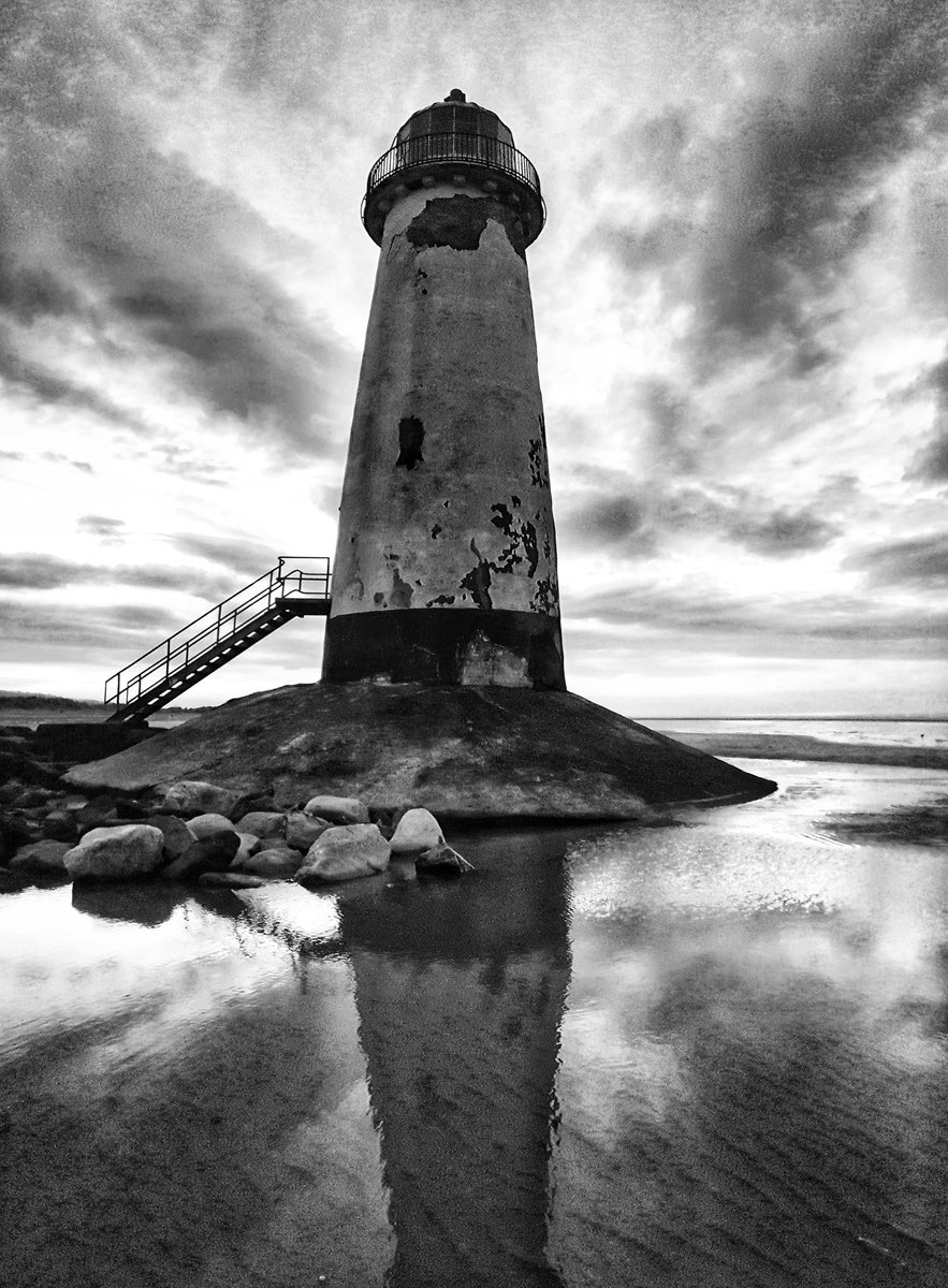 themarkhawkins's tweet photo. #PointofAyr #lighthouse #bnwphotography #travel #Talacre #beach #NorthWales #Wales #Talacrebeach #PointofAyrLighthouse #blackandwhitephotography https://t.co/FB9r4DGqkR