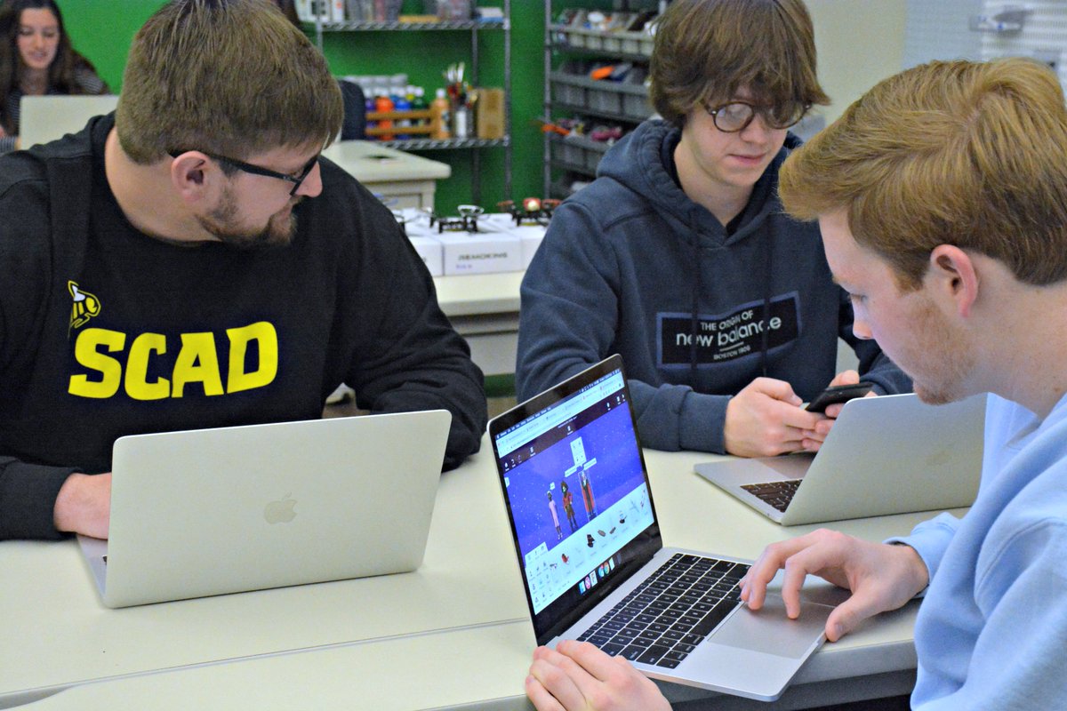 hhokc's tweet photo. Yesterday's #iceday means we celebrate #DigitalLearningDay2019 today! #programming #colores #virtualreality #sciencediagrams #iPads #MacBookPros #iPhones #hhokc https://t.co/nlsjCjXi05
