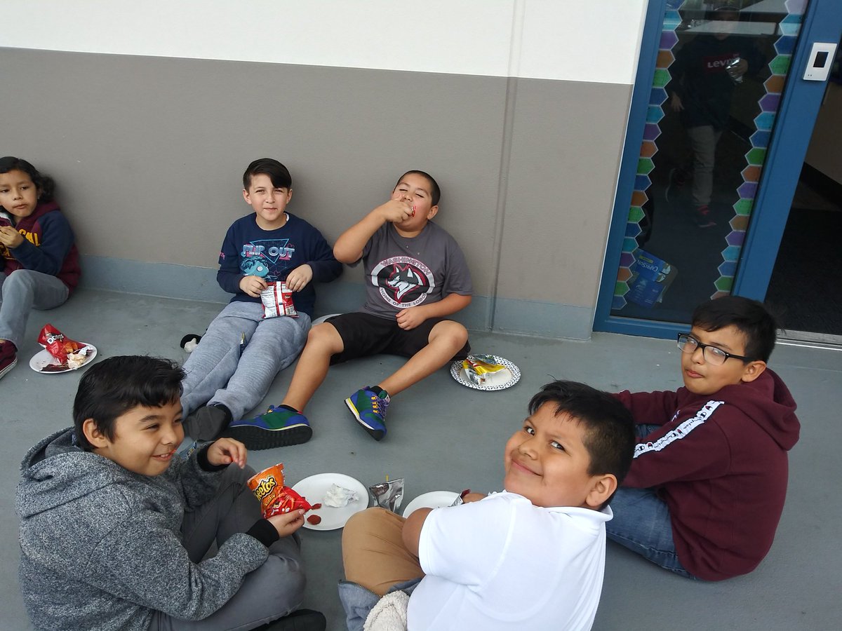 chiobarros94's tweet photo. Celebrating my 3rd graders for scoring 80% or higher on DIA 2 for both Math and ELA. https://t.co/Dl0rhisnLG