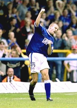 🏴󠁧󠁢󠁷󠁬󠁳󠁿Llawen Dydd Dewi Sant Happy Saint David's Day. <a href="/ChesterfieldFC/">Chesterfield FC</a> players: Dave Pugh #571, Mark Kendall #654, Marcus Ebdon # 834 <a href="/m_ebdon/">Marcus Ebdon</a> &amp; Sean Parrish #868 @SeanParrish72