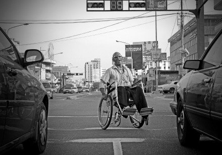 “No perdamos nada de nuestro tiempo; quizás los hubo más bellos, pero este es el nuestro” 
- Jean-Paul Sartre
.
Foto: Vannyver Viloria