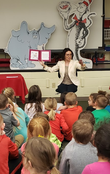 LeahRichwine's tweet photo. Thanks Stephanie Itle-Clark @sitleclark for sharing your first children's book with our Mount Rock students. What a great day to celebrate a new book and #ReadAcrossAmericaDay! Our 4th and 5th grade panel did a fantastic job interviewing the author. #mountrockengaged #bssdproud https://t.co/gOV22MeK3Z