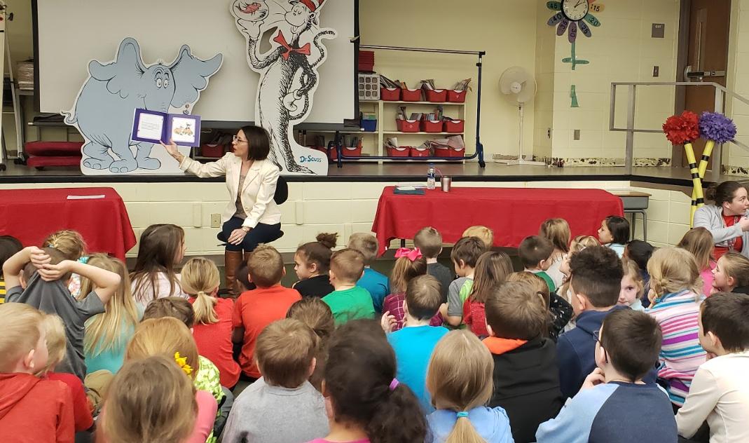 LeahRichwine's tweet photo. Thanks Stephanie Itle-Clark @sitleclark for sharing your first children's book with our Mount Rock students. What a great day to celebrate a new book and #ReadAcrossAmericaDay! Our 4th and 5th grade panel did a fantastic job interviewing the author. #mountrockengaged #bssdproud https://t.co/gOV22MeK3Z