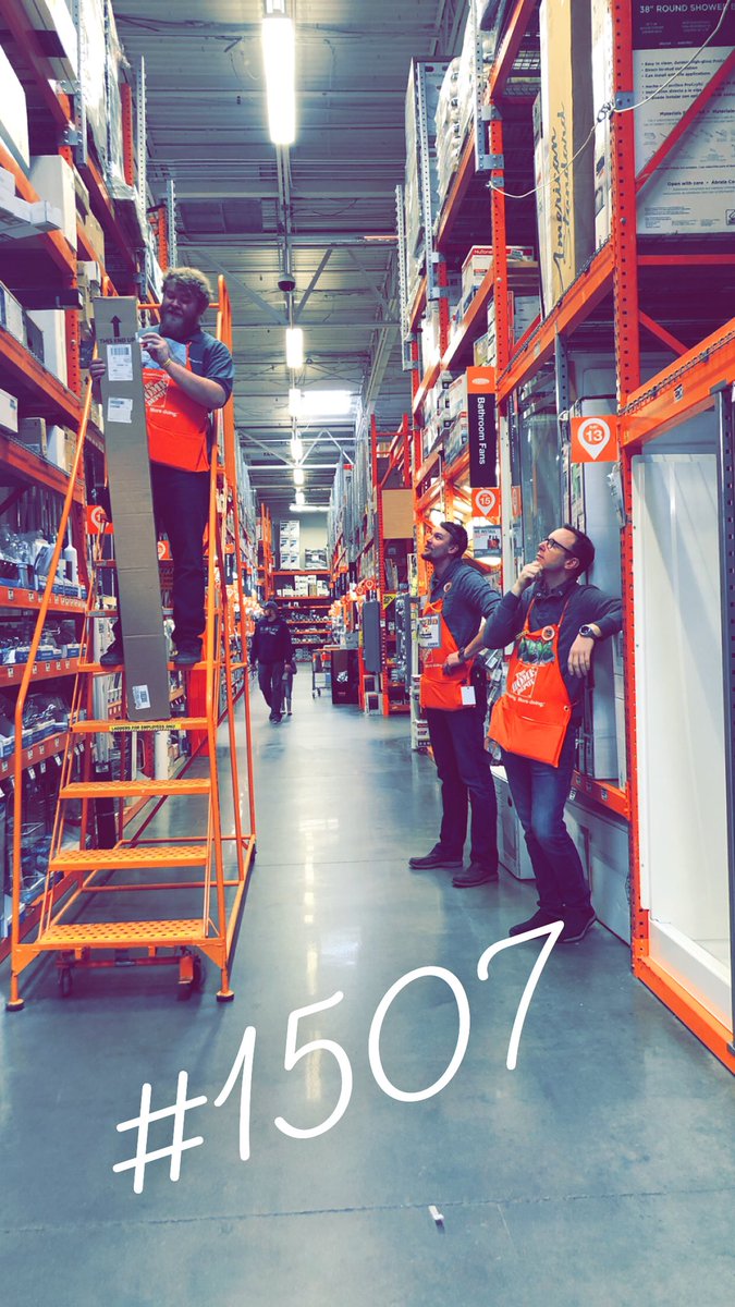 kourisa4's tweet photo. Steve I always have a hard time finding you! You are always helping your crew! Shout out for driving 15 leads last week! One developed into a $30,000 install way to go!!! #1507Proud #StevePowers #D26 #Cody #imissMartha @SteveCronin12 @MarkDMiller13 @StevePowers1507 @HD_MarthaA https://t.co/bPjvPCKmTY