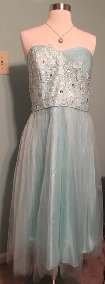 27DressProject's tweet photo. Around @CityClevelandTX today, putting out flyers for our upcoming event! All prom dresses $50 less &amp; proceeds benefit scholarships. https://t.co/0yUy42ffel