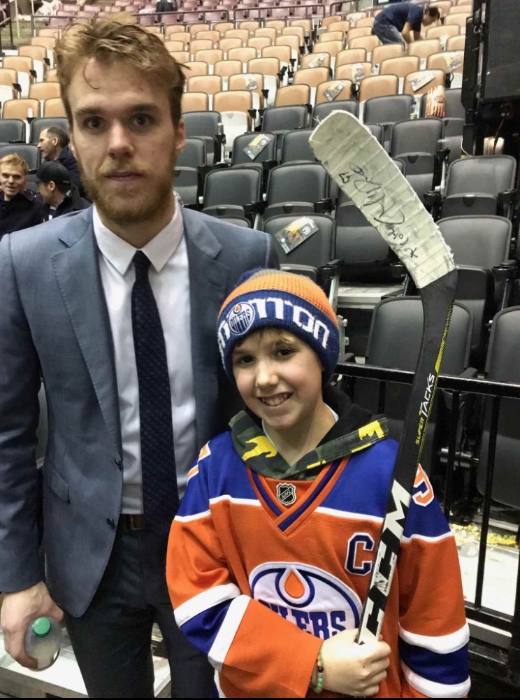 cole66224872's tweet photo. #cmcdavid97 thanks for th stick https://t.co/xGxLFRRNL2