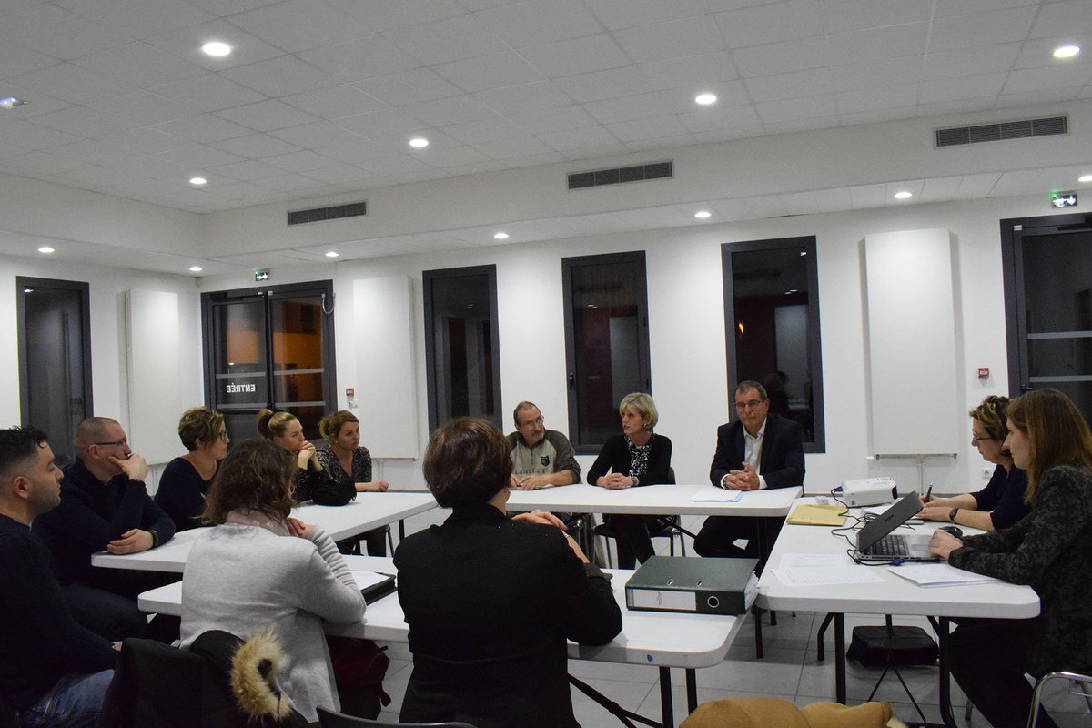 Nous avons rappelé notre soutien au commerce local du centre ville et notre volonté de développer notre partenariat au cours de l'AG de l'association des commerçants #Thouaré