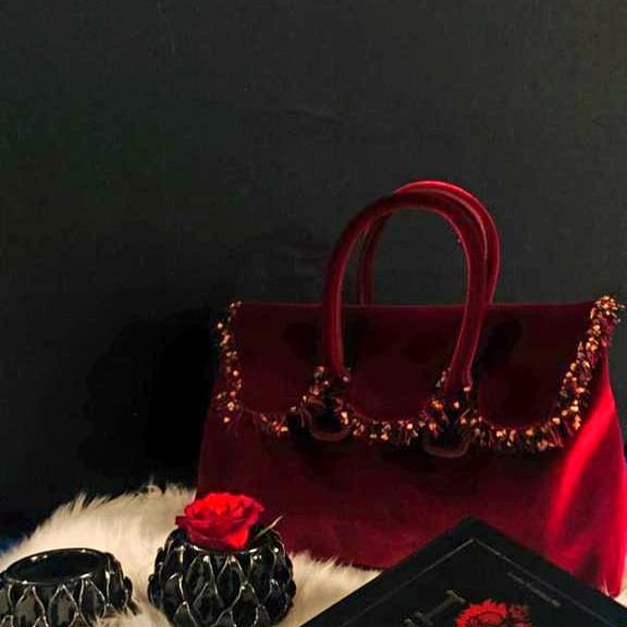 MLakecomo's tweet photo. Wishing you a romantic week end!

Write an email or in direct to order one of the #mahbags
#fabric #lining #pattern #pink #rubyroses  #velvetroses #borse #tessuti #passamaneria #borseintessuto #bags #design #velvet #madeinitaly #handmade #madeincomo #мешки #instaborse #1marzo https://t.co/ISSgB92hDq
