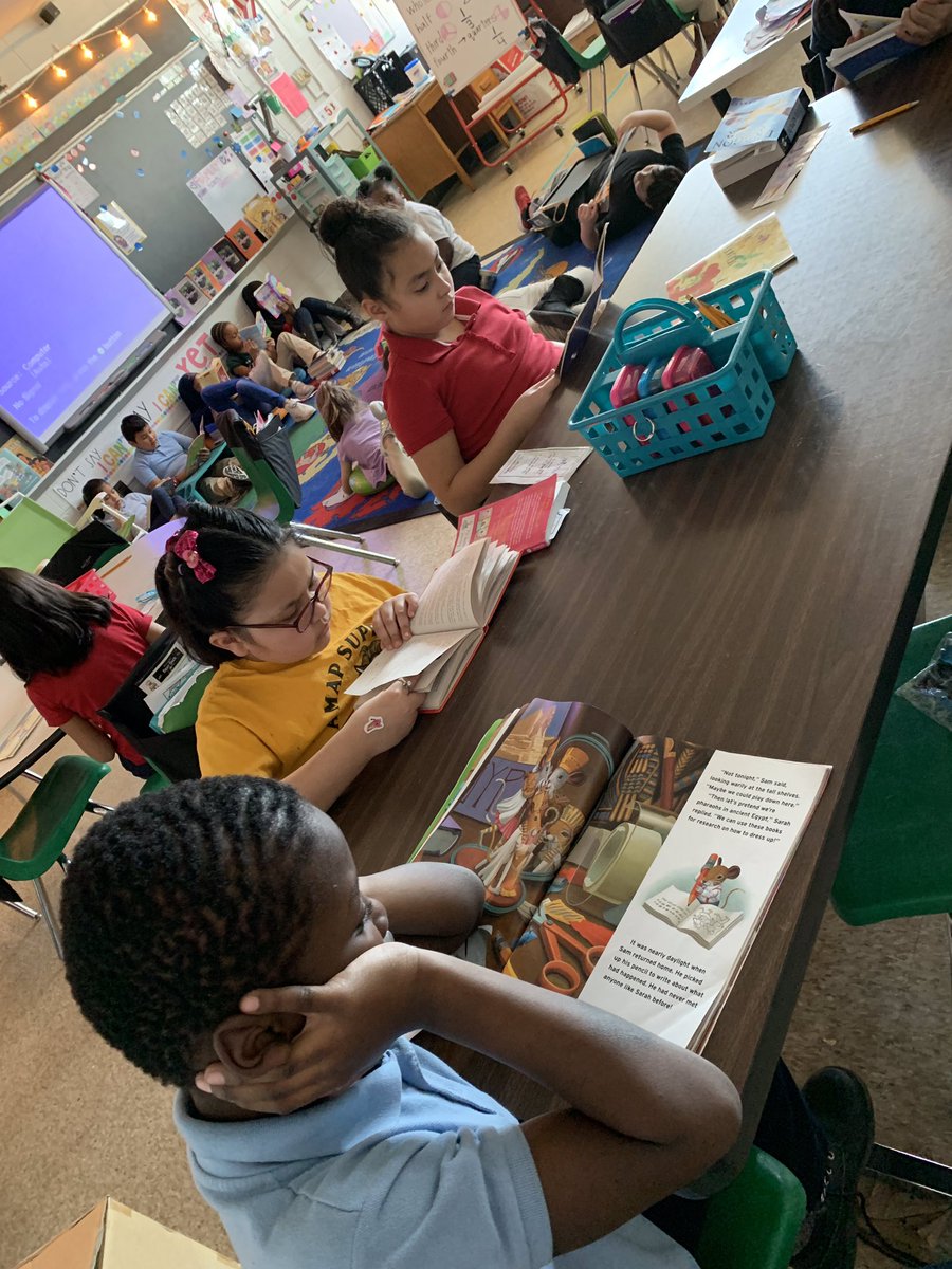 MLEmustangs's tweet photo. Our 3rd graders are reading machines. #WeAreJcps #alwaysreading #readforknowledge #readforfun https://t.co/lkzlV5QqCt