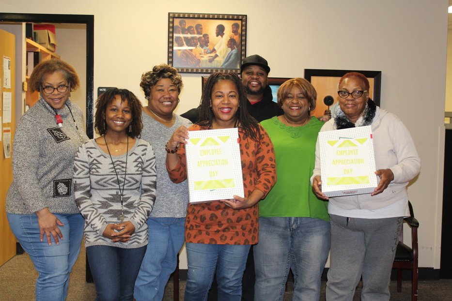 MLKCCDallas's tweet photo. Celebrating Employee Appreciation Day at #MLKCCDallas! Thank you to @DallasCityMgr and Jessica Galleshaw for the special deliveries! https://t.co/drJe5StmwD