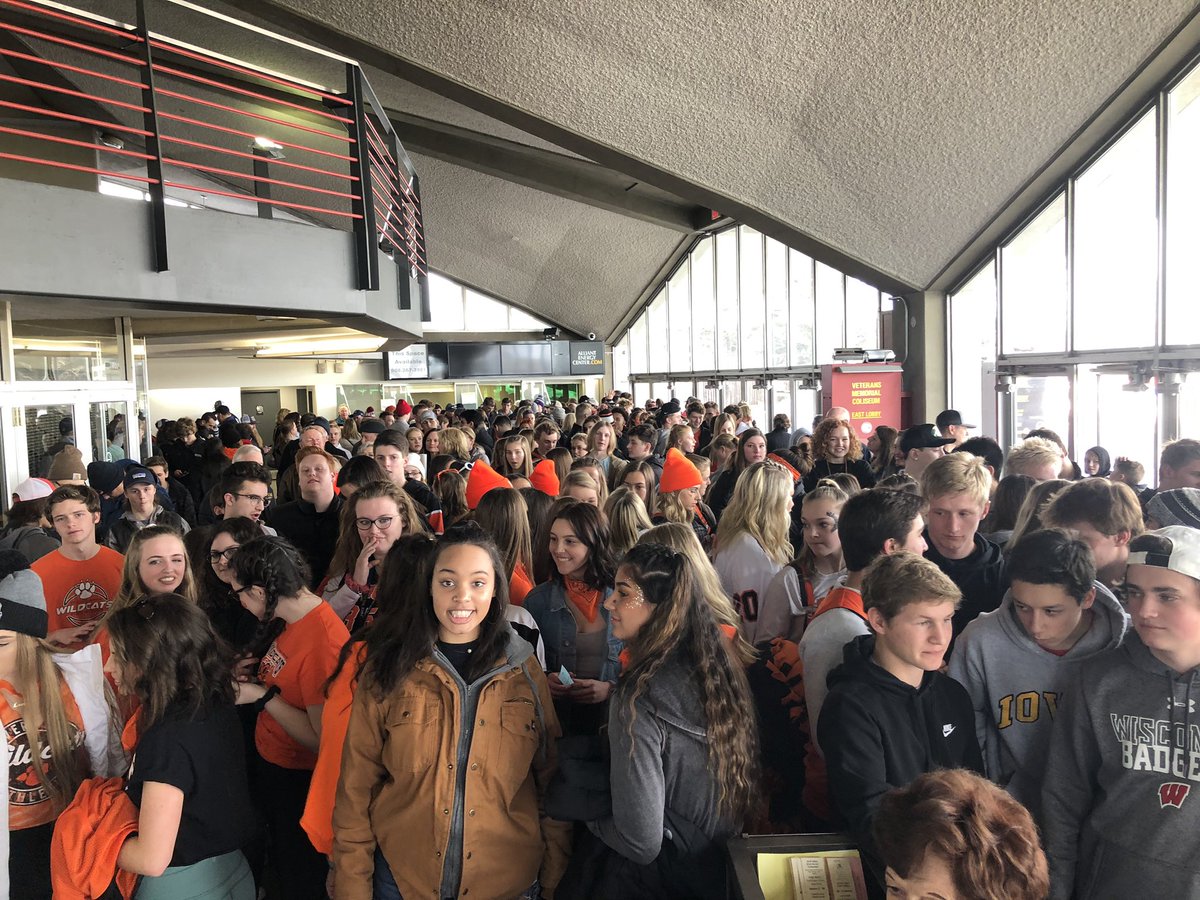 Waiting patiently in line to see the cats.  <a href="/vahshockey/">Verona HS Hockey</a>