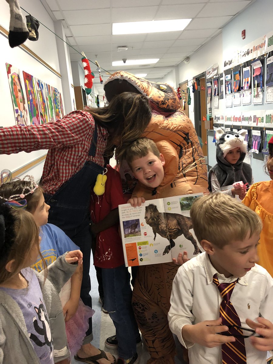 1standfootball's tweet photo. Book character parade to end Read Across America Week! #bookcharactercostumes #paperbagprincess #firstgrade #teacherlife #FridayFeeling #readacrossamerica2019 https://t.co/eylD1BLscf