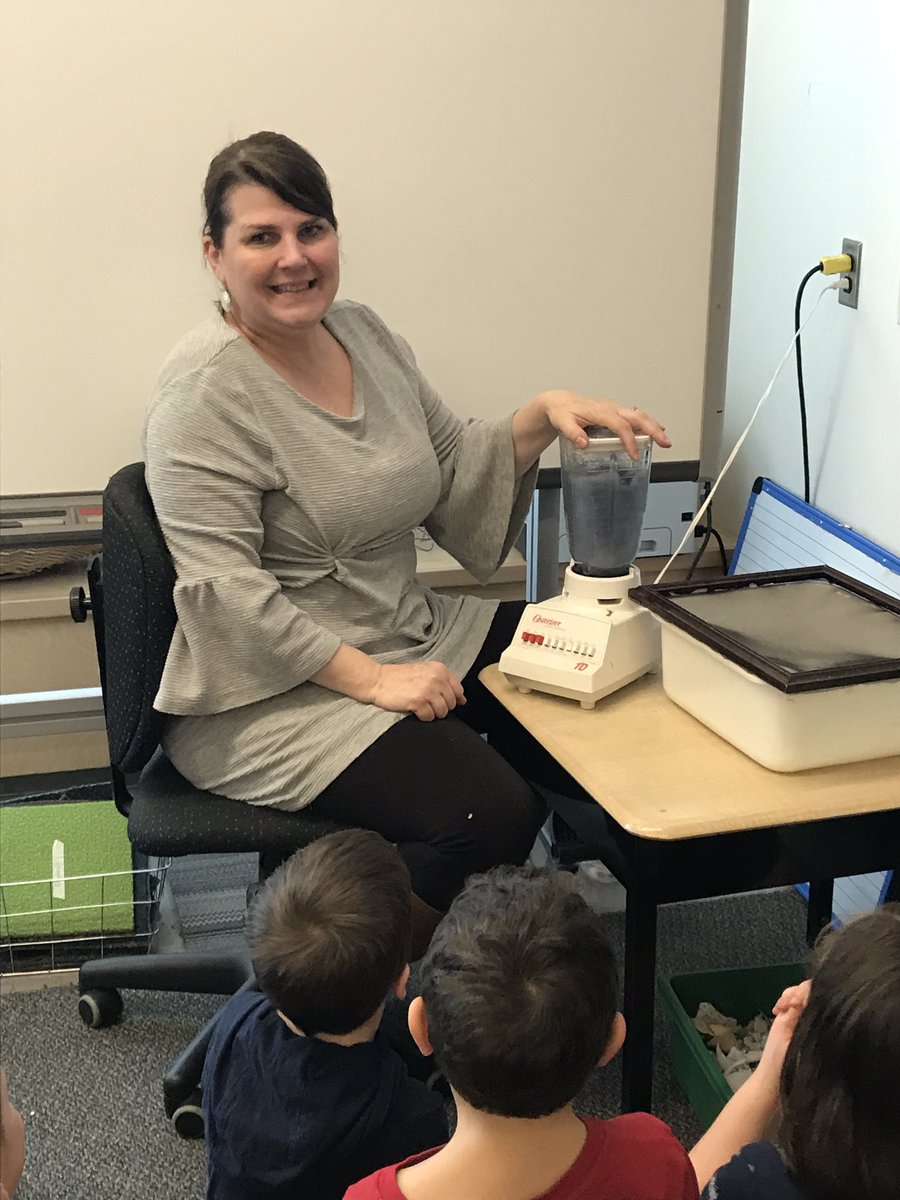SuzukiPublic's tweet photo. Mrs. Duncan showed the grade ones how to make paper from scraps found in the recycling! #reuse #recycle #ecowarriors @DrDSuzukiSchool @ON_EcoSchools @ewswa @MrRrrbit https://t.co/ubyneFJyW8